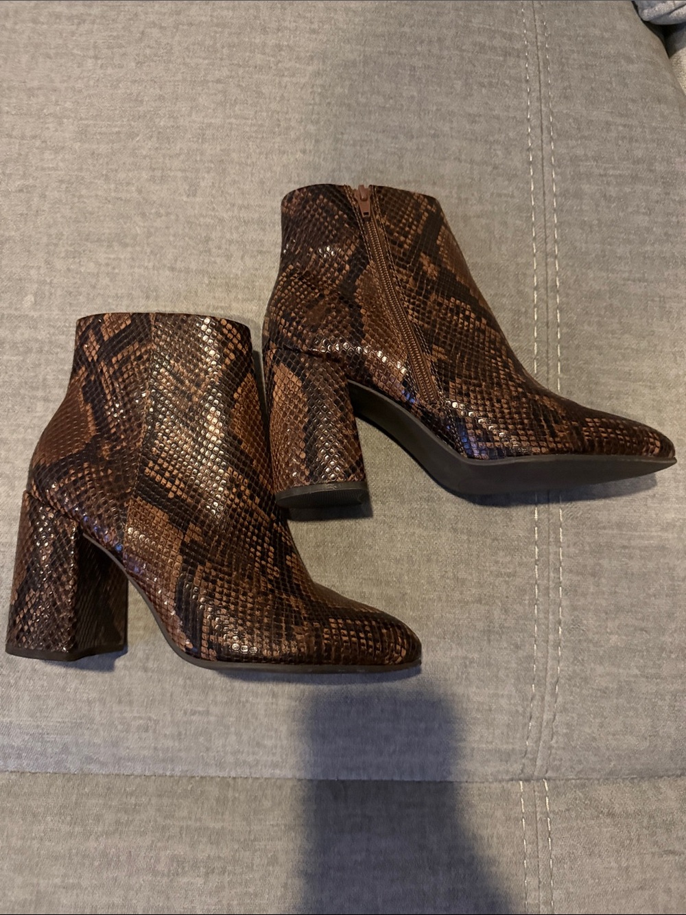 Steve Madden Brown Snakeskin Pattern Block Heel Ankle Boots Size 8 NEW